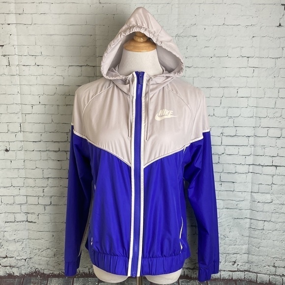 Nike Sportswear Women’s Windrunner Hooded Jacket Medium - Picture 3 of 16